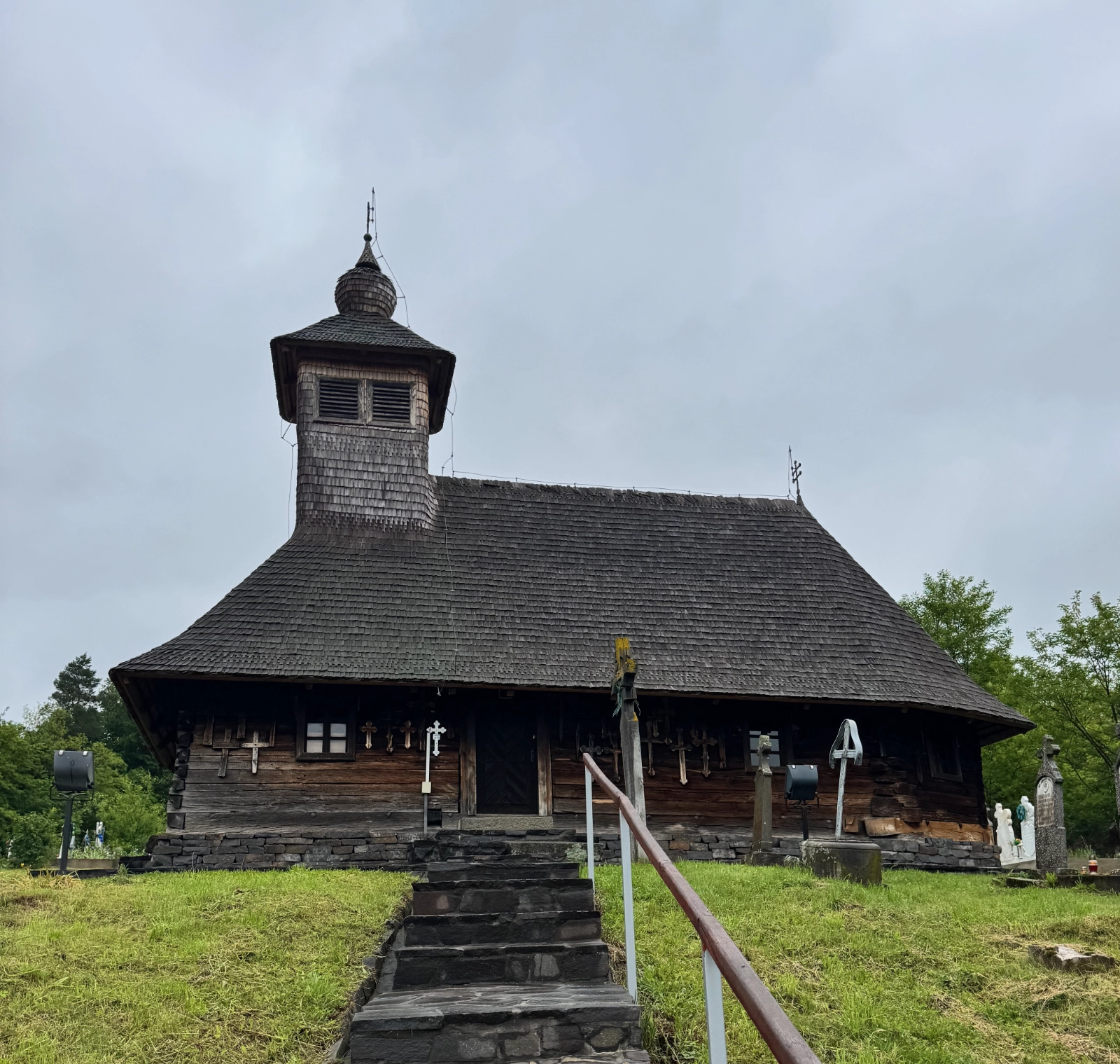 Biserica de lemn din Zolt: Comoara ascunsă a Banatului, între murmurul istoriei și șoapta legendelor